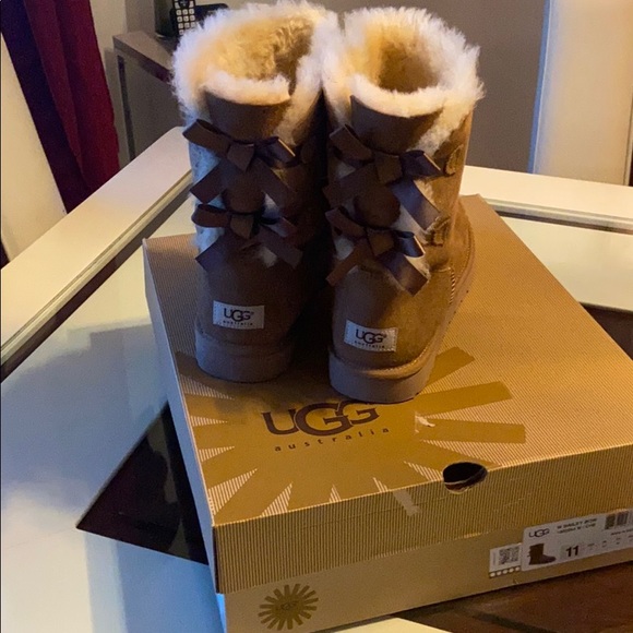 Tan ugg boots - Picture 1 of 3